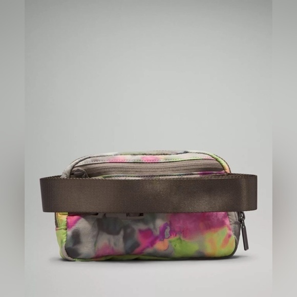 Lululemon Hyper TIE DYE Lululemon Everywhere Belt Bag Hyper Dye Multi/Ro… - Picture 4 of 7